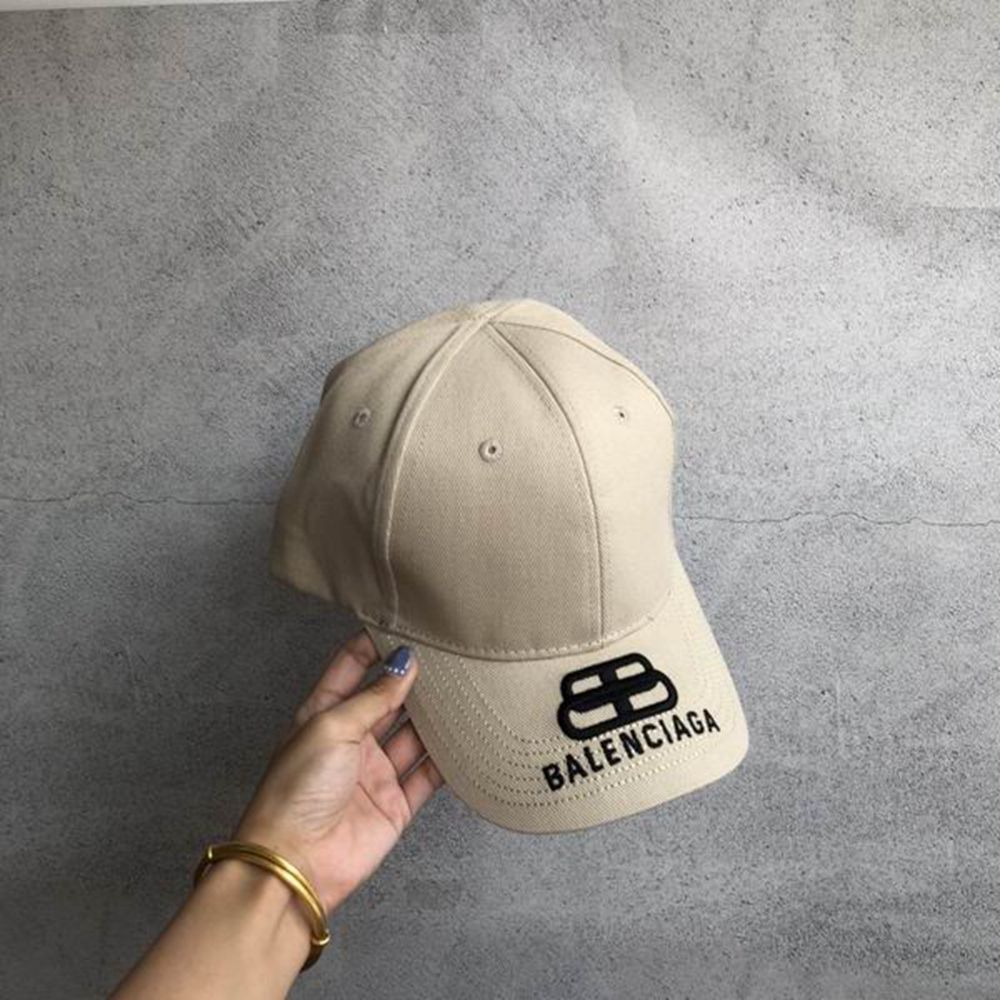 Ba*len*cia*ga hat
